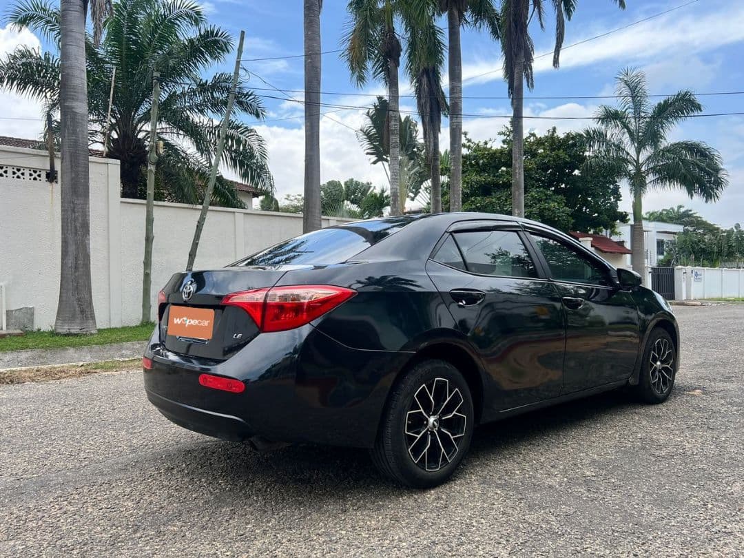 Toyota Corolla — photo 6