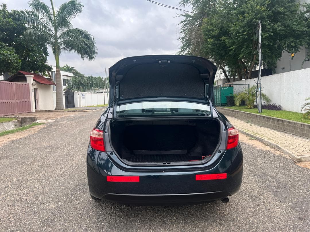 Toyota Corolla — photo 8