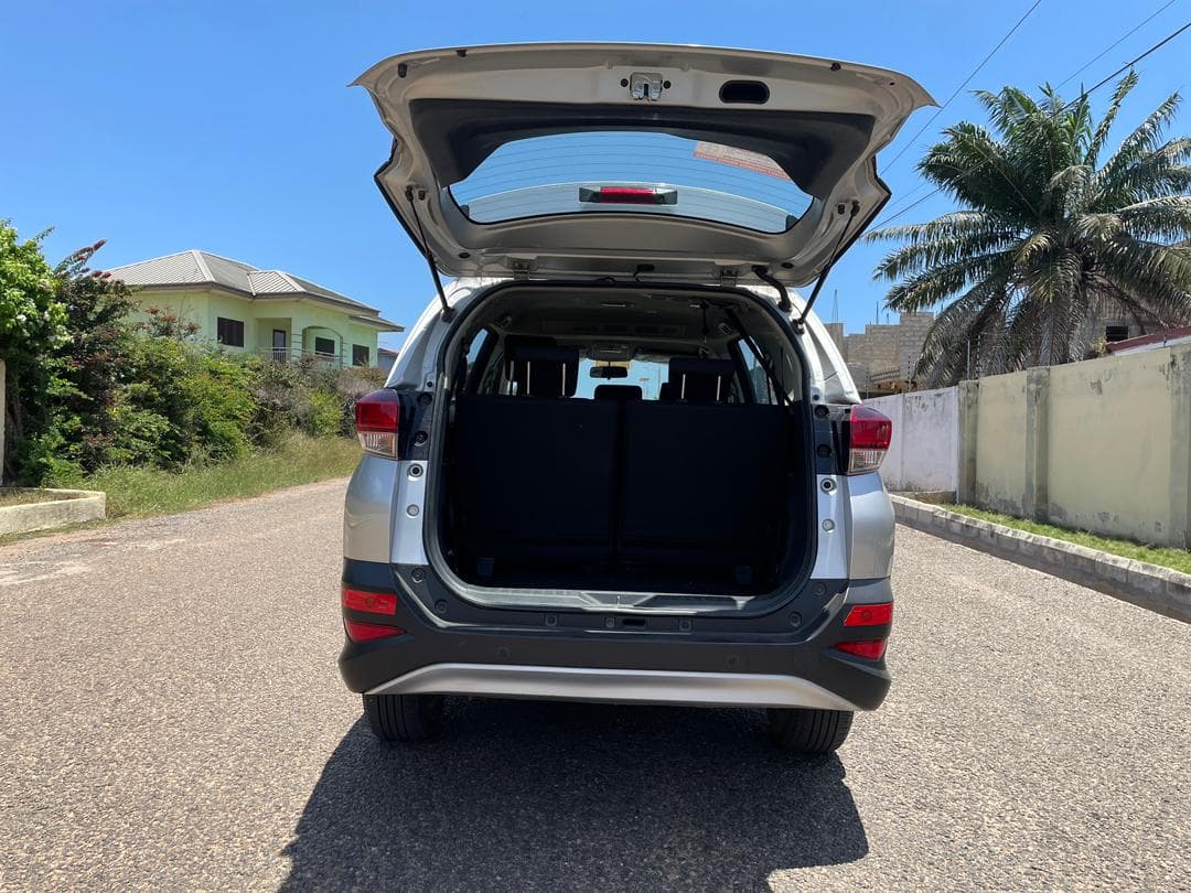 Toyota Rush — photo 10