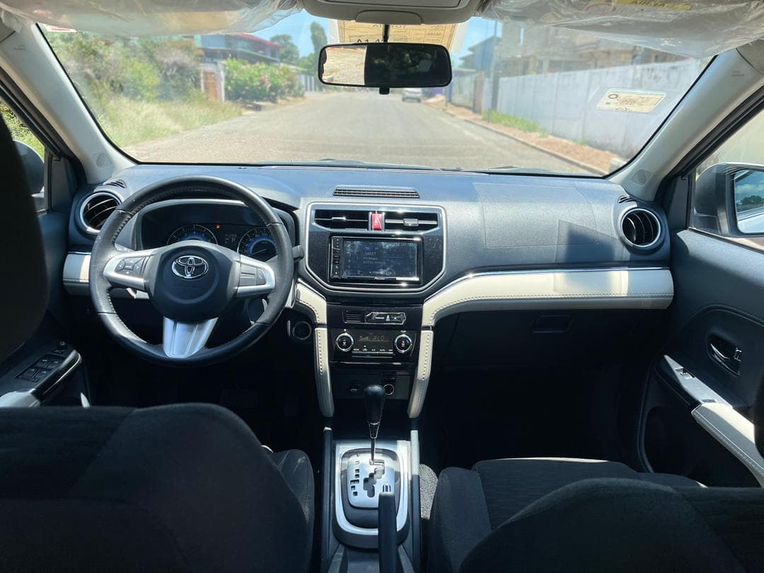 Toyota Rush — photo 7