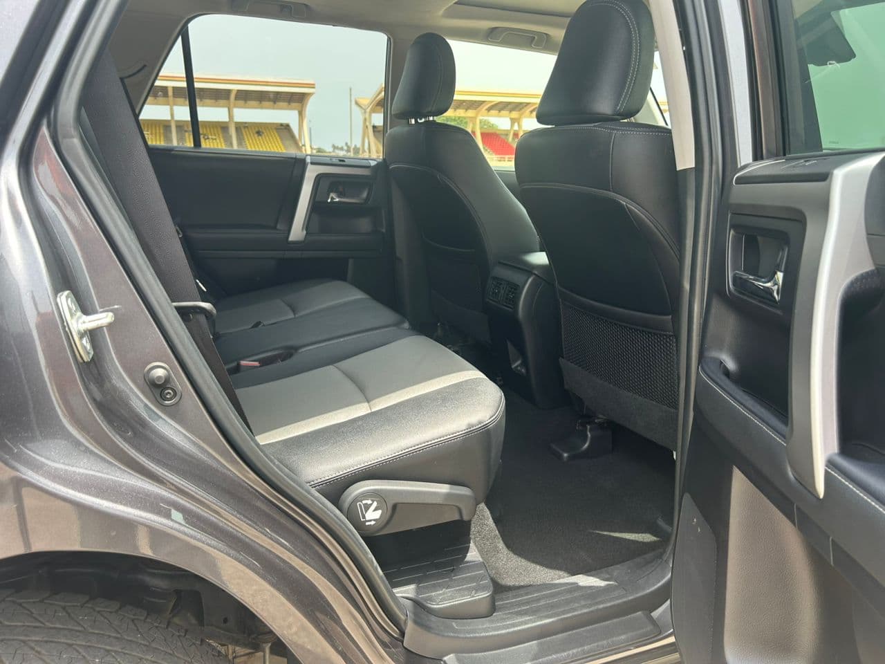 Toyota 4-Runner — photo 12