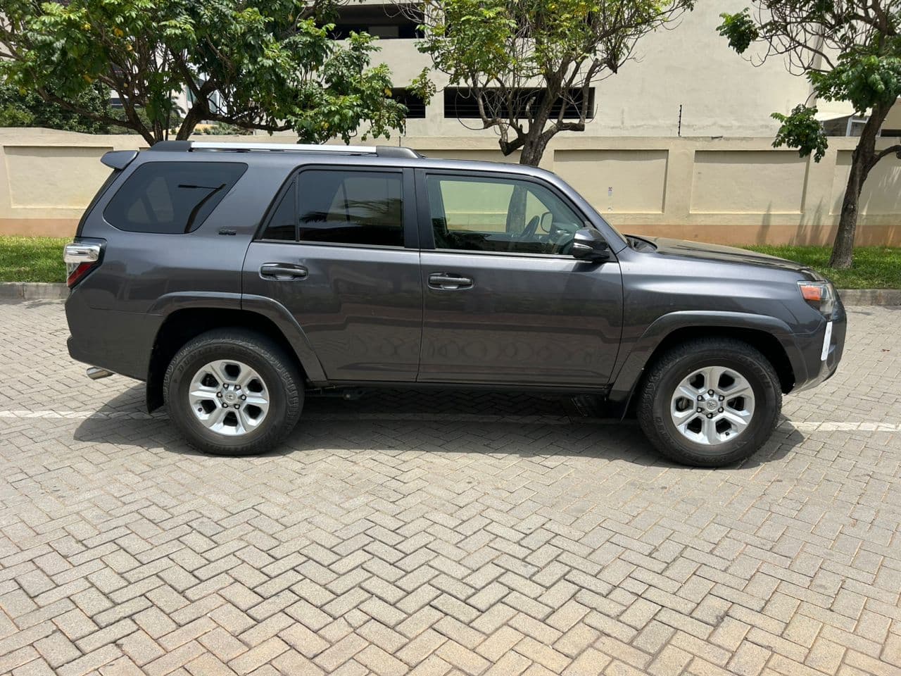 Toyota 4-Runner — photo 7