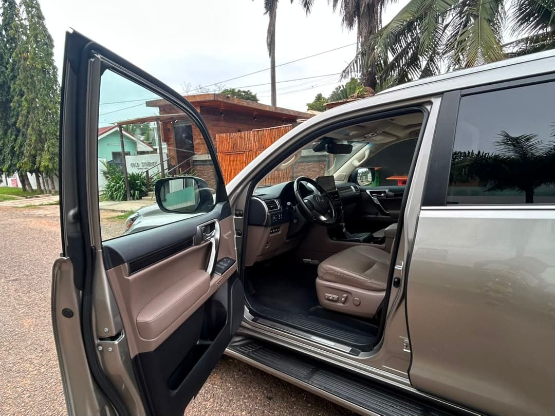Lexus GX — photo 11