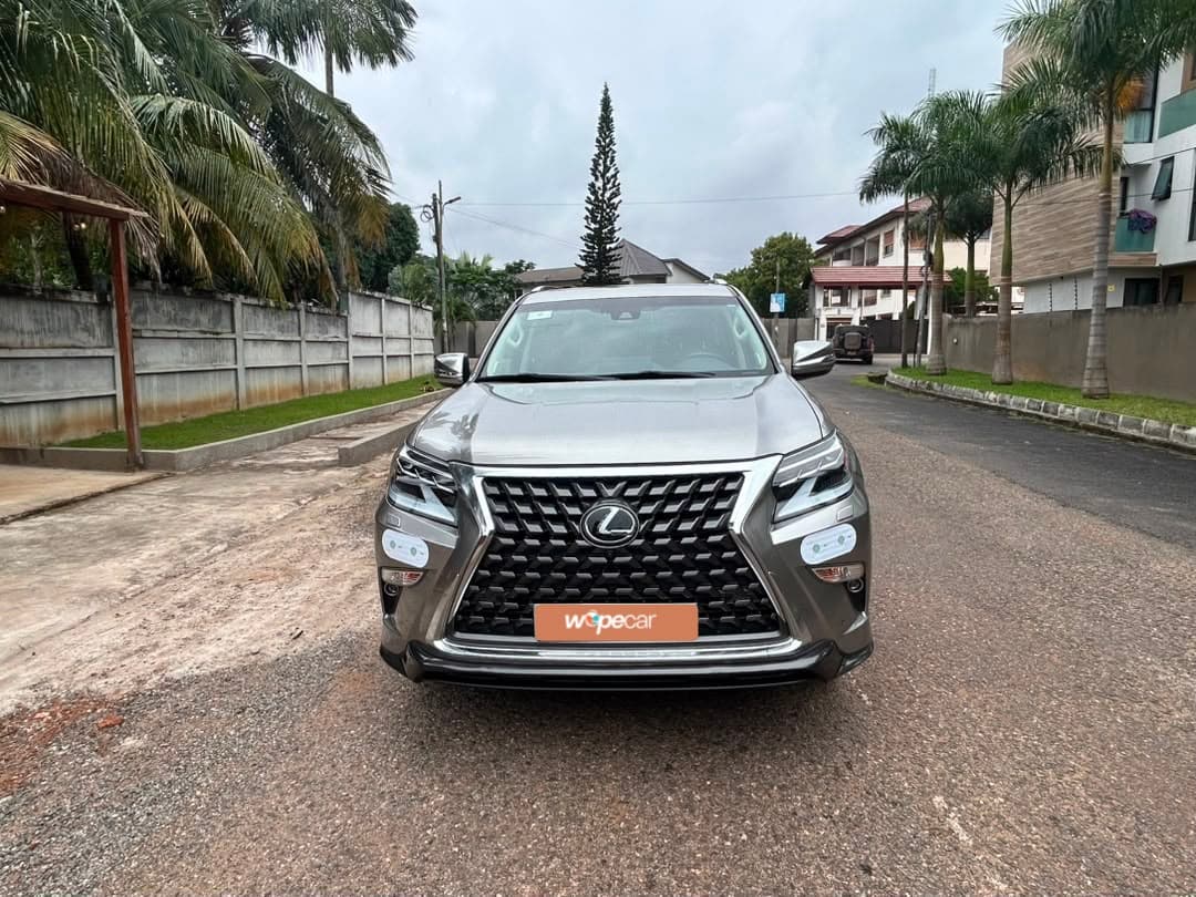 Lexus GX — photo 2