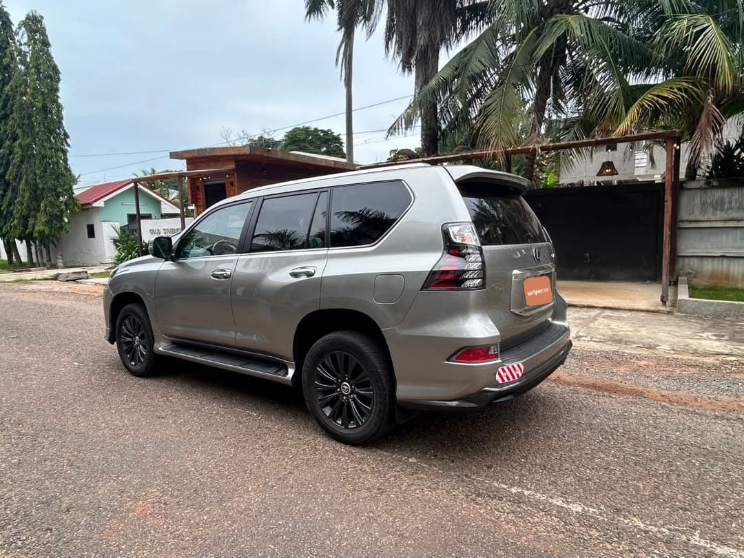 Lexus GX — photo 5