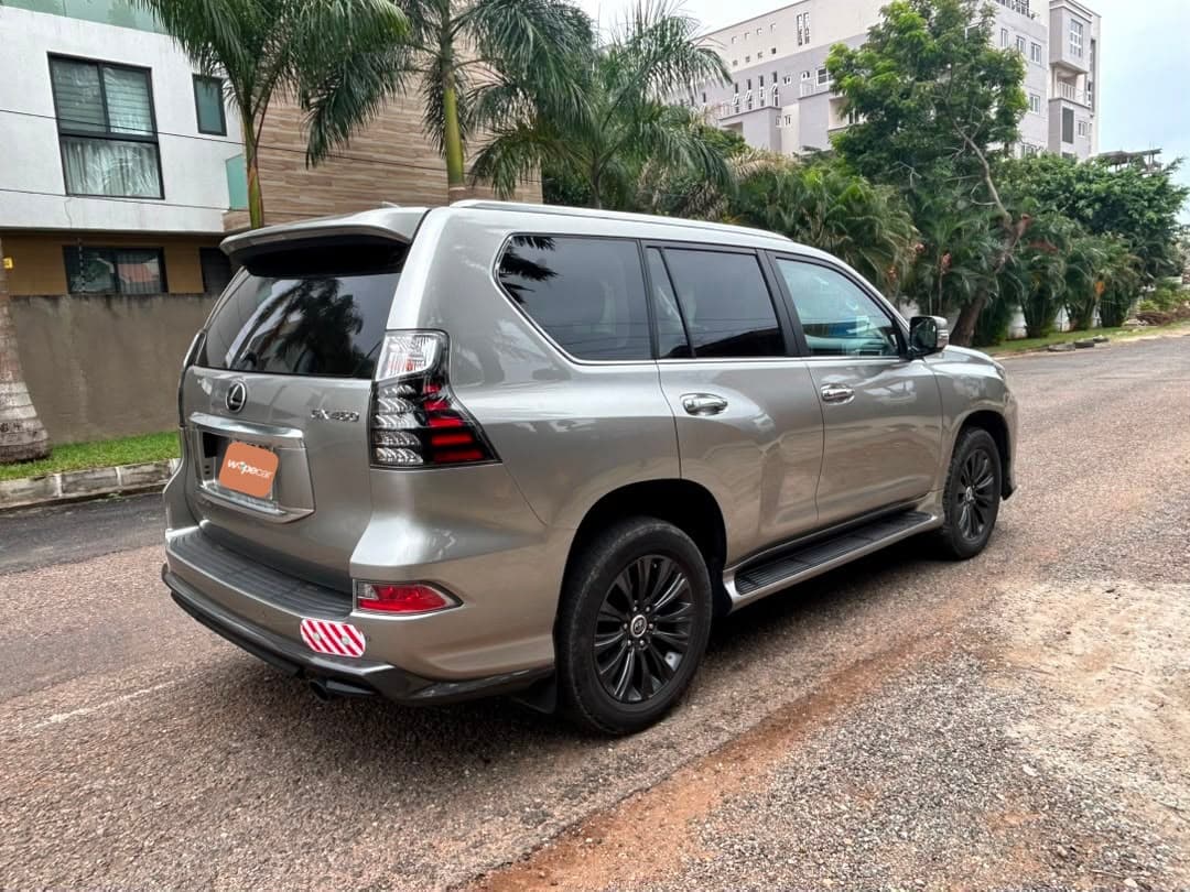 Lexus GX — photo 7