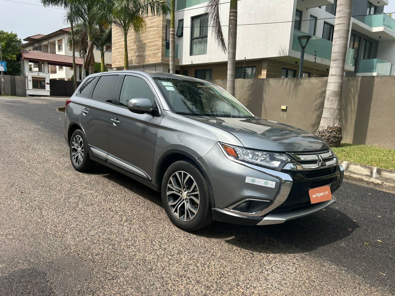 Mitsubishi Outlander — photo 1