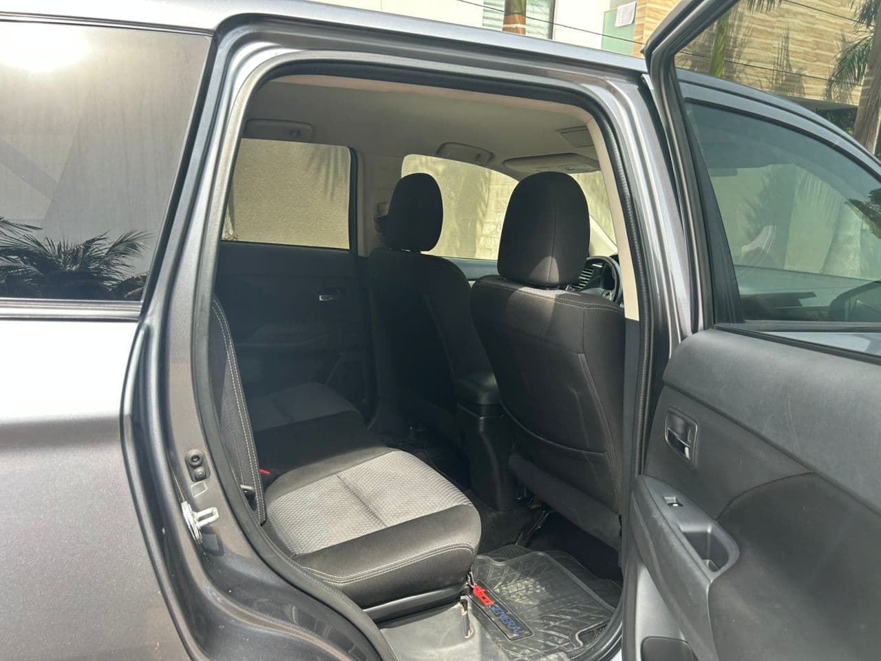 Mitsubishi Outlander — photo 12