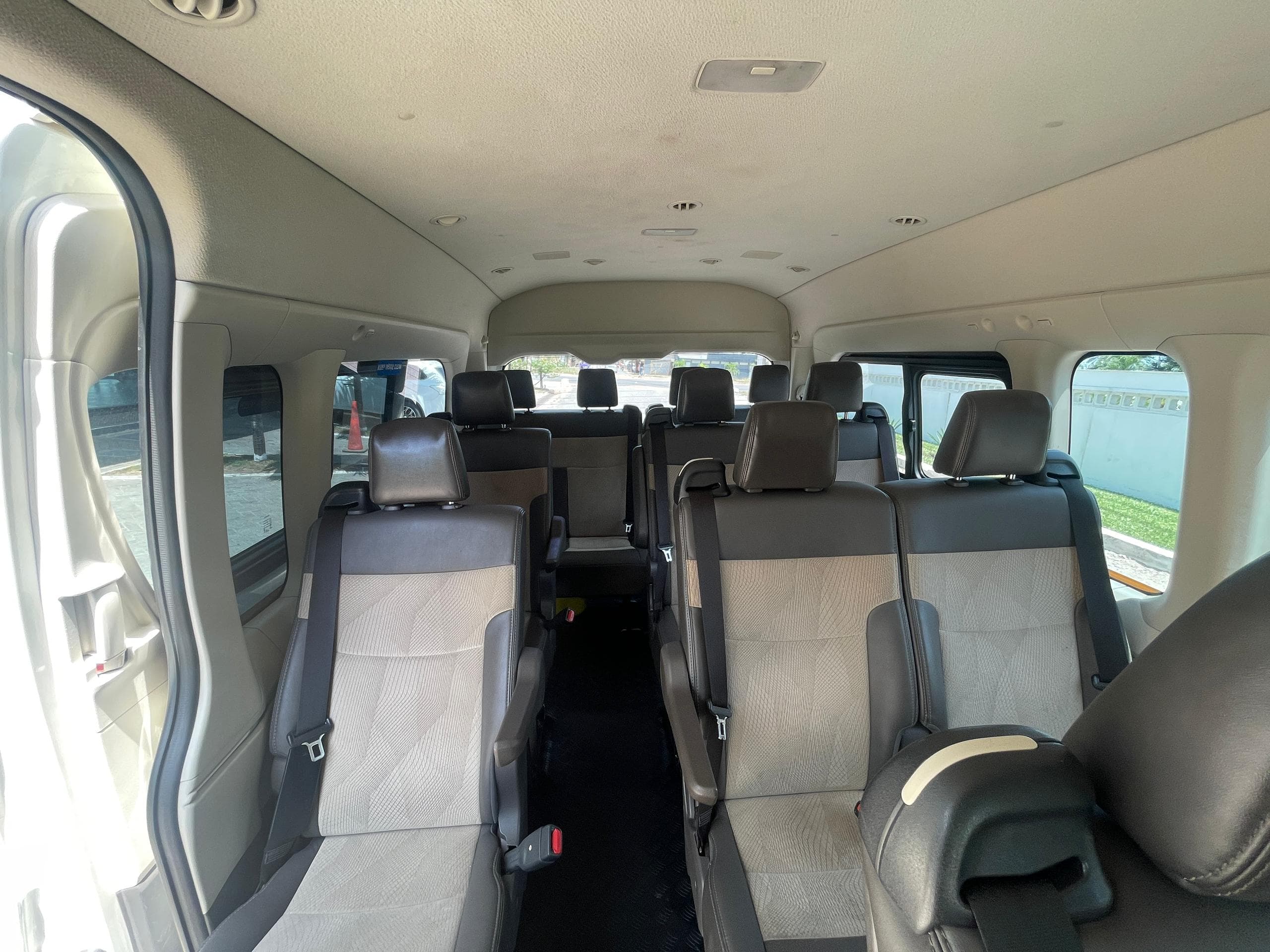 Toyota Hiace — photo 10