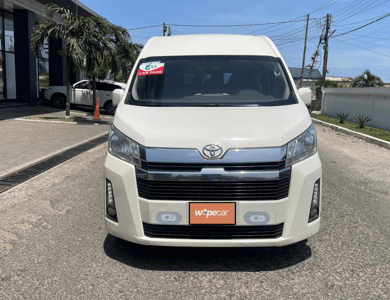 Toyota Hiace — photo 2