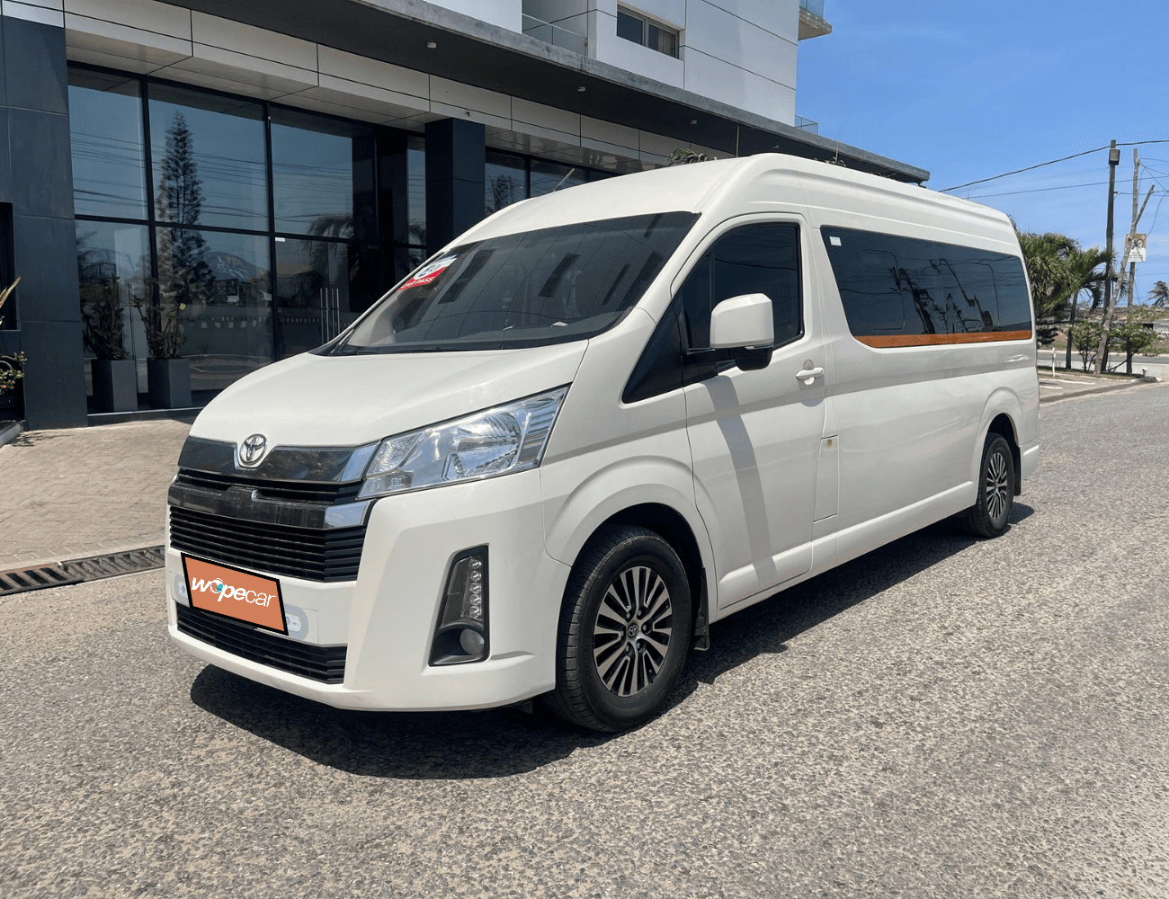 Toyota Hiace — photo 3