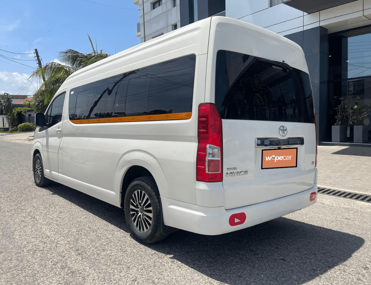 Toyota Hiace — photo 4