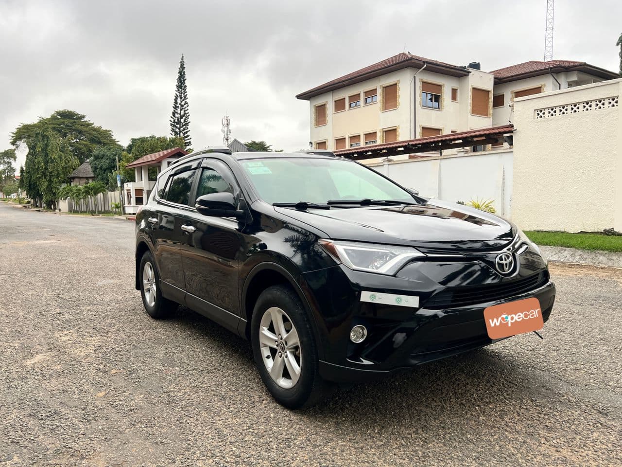 Toyota RAV4 — photo 1