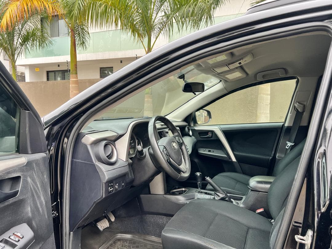 Toyota RAV4 — photo 11