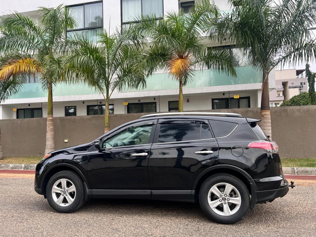 Toyota RAV4 — photo 4