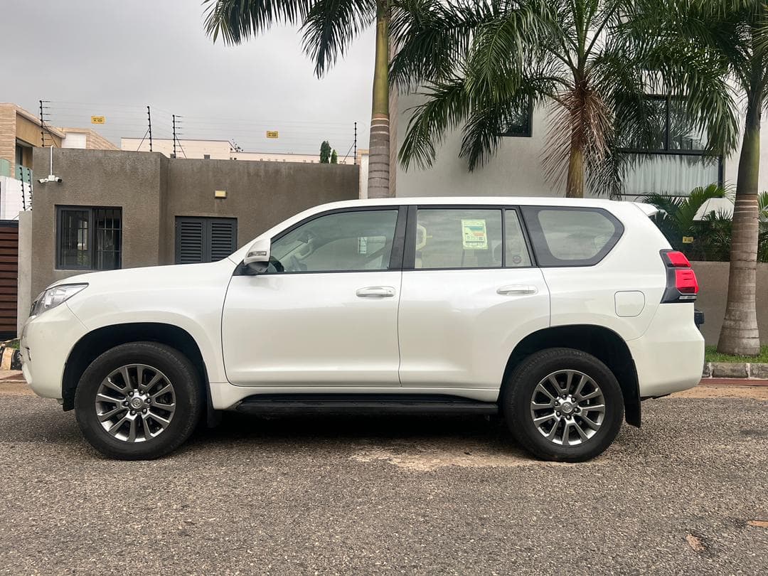 Toyota Land Cruiser Prado — photo 4