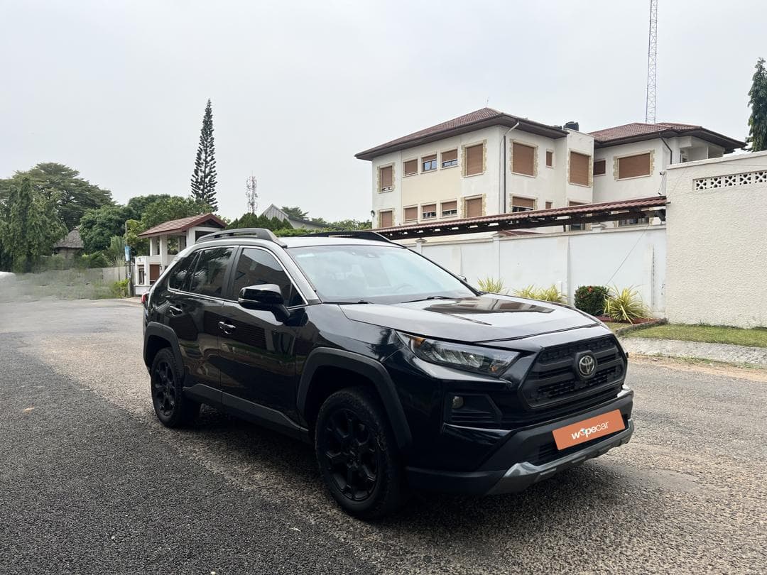 Toyota RAV4 — photo 1