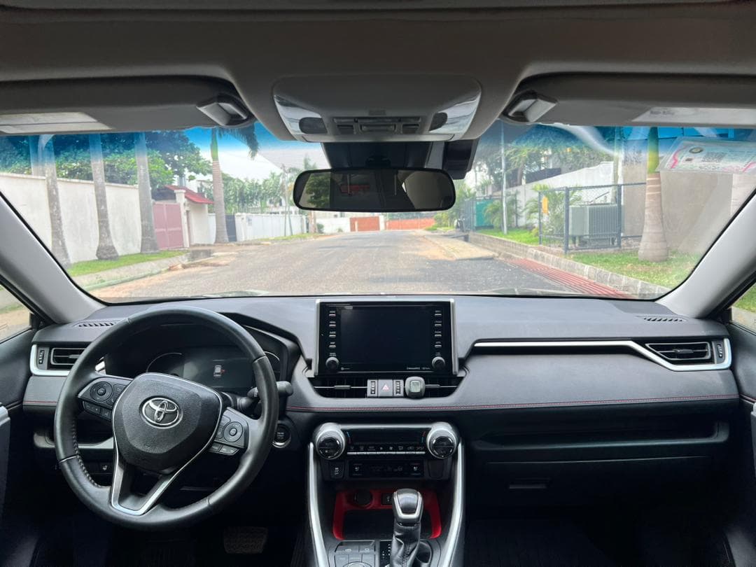 Toyota RAV4 — photo 10
