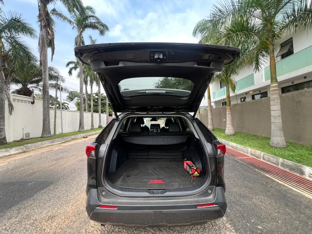Toyota RAV4 — photo 13