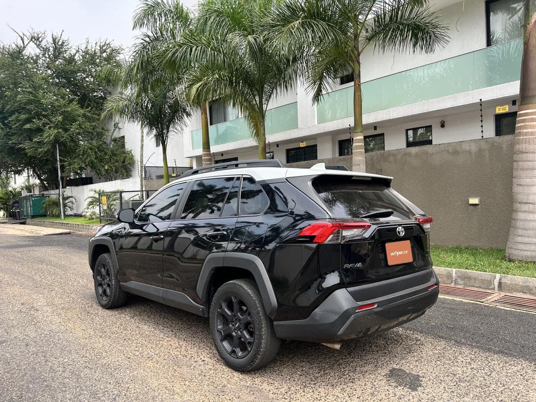 Toyota RAV4 — photo 5