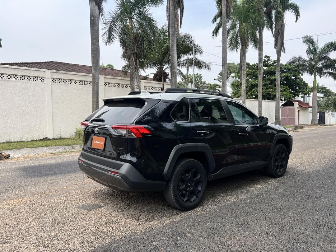Toyota RAV4 — photo 7