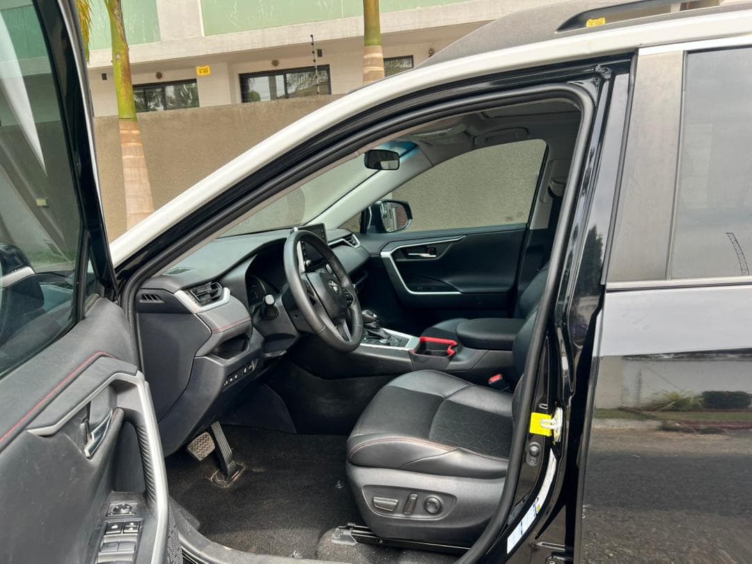 Toyota RAV4 — photo 9