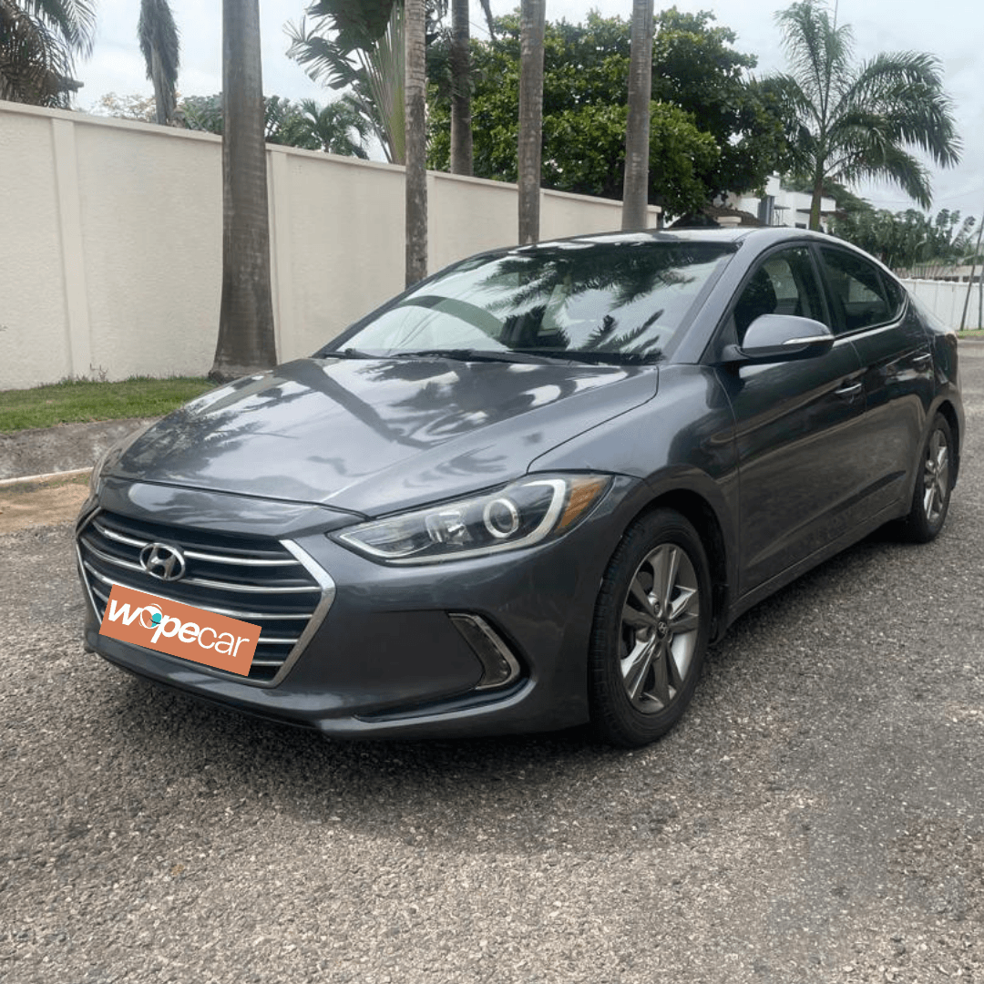 Hyundai Elantra — photo 2