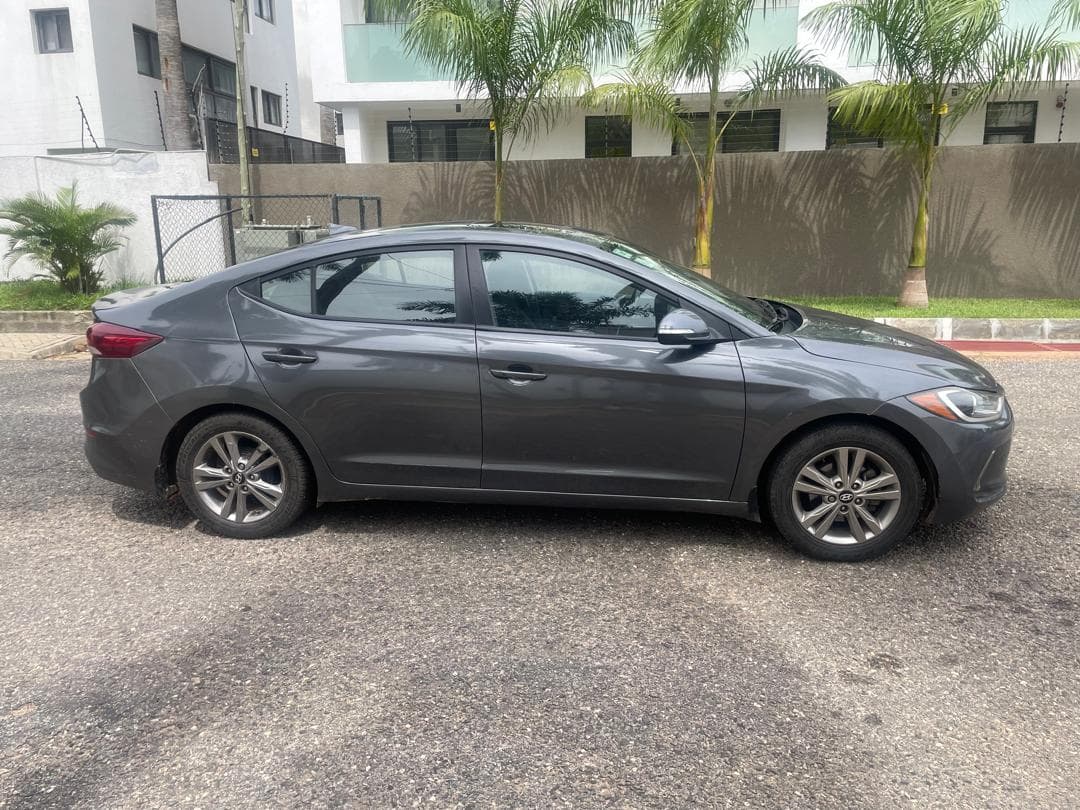 Hyundai Elantra — photo 4
