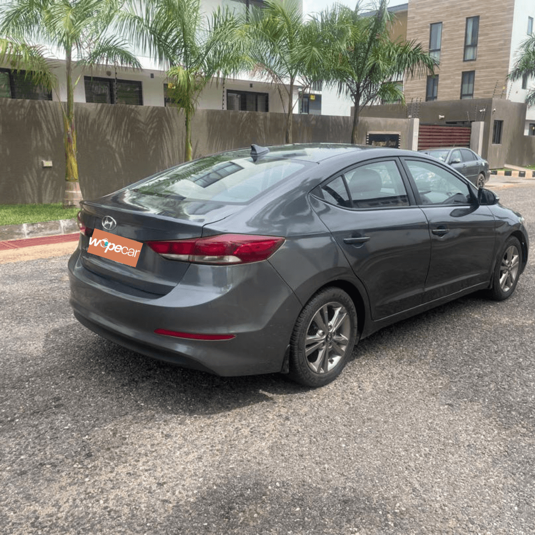 Hyundai Elantra — photo 5