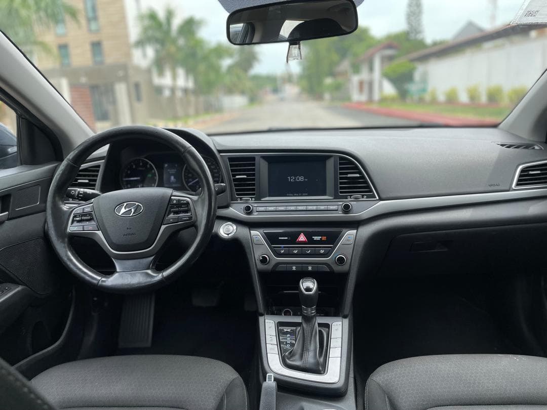 Hyundai Elantra — photo 7