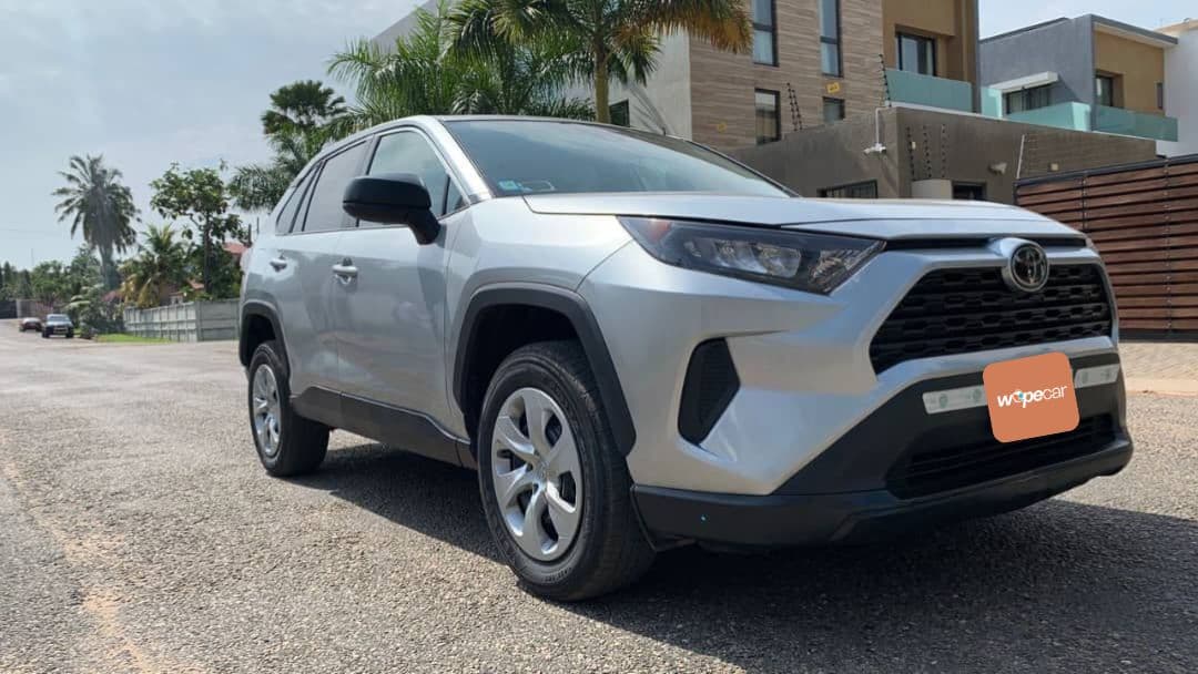 Toyota RAV4 — photo 1