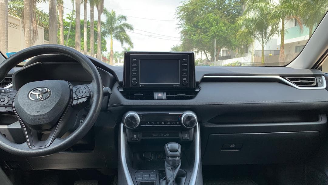 Toyota RAV4 — photo 10