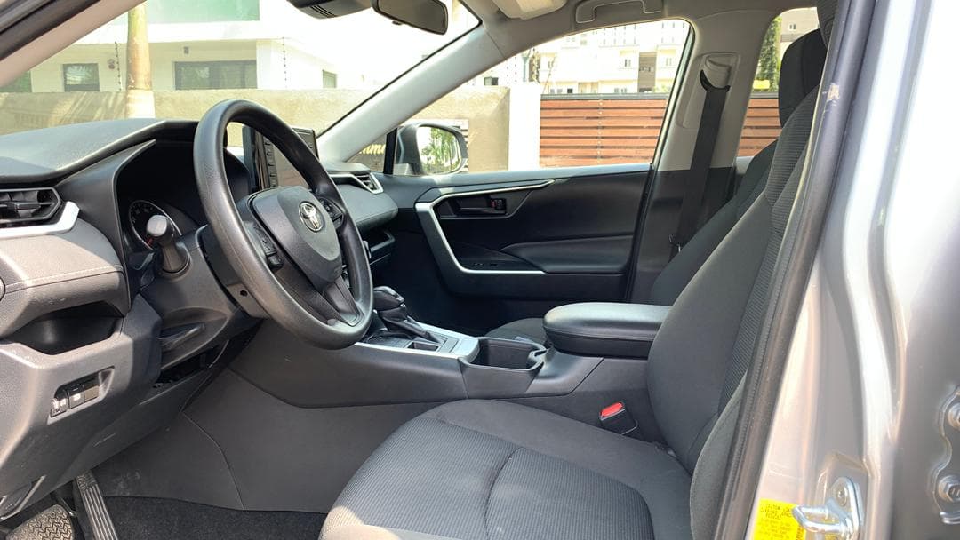 Toyota RAV4 — photo 11