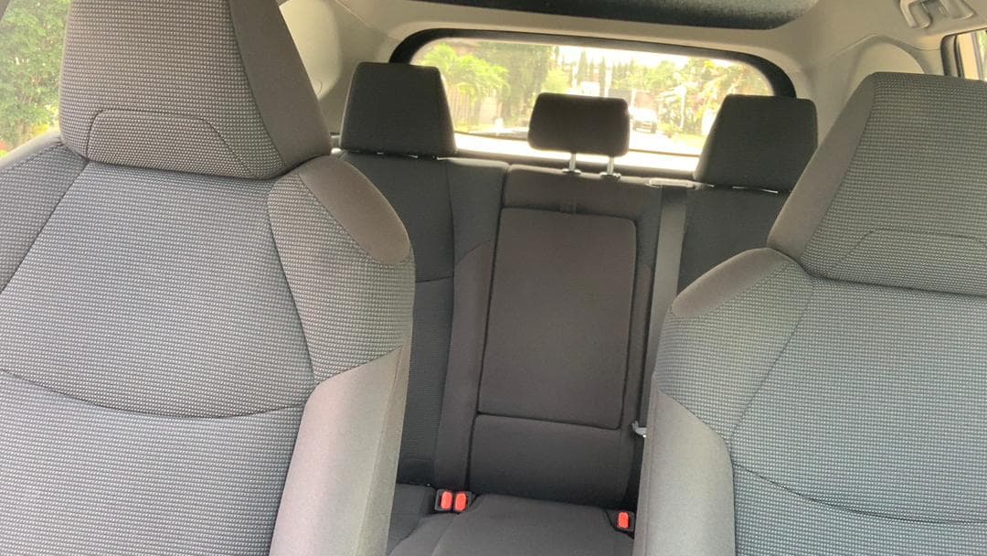 Toyota RAV4 — photo 13