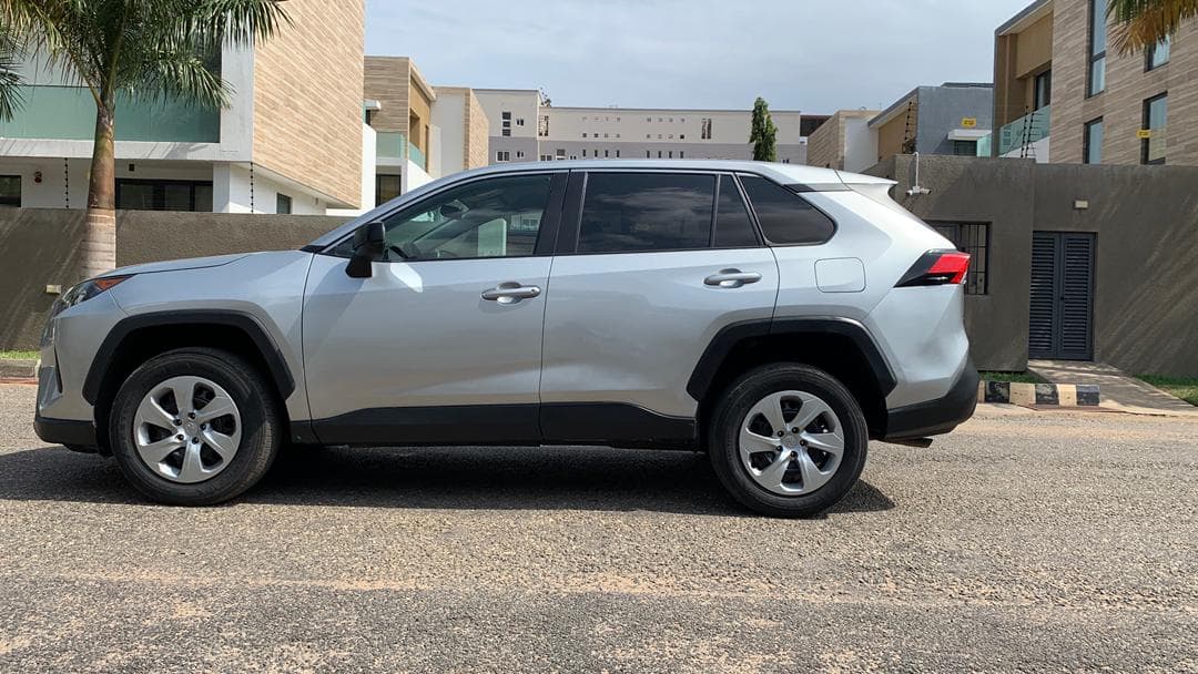 Toyota RAV4 — photo 4