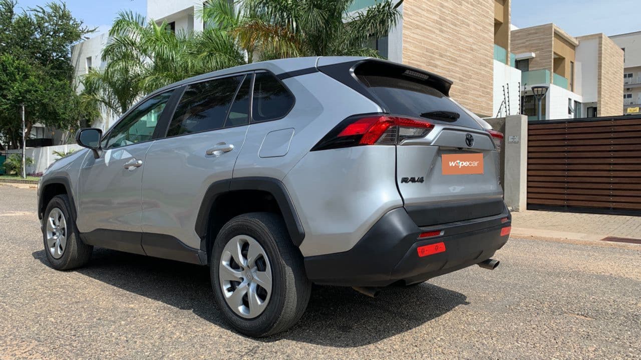 Toyota RAV4 — photo 5