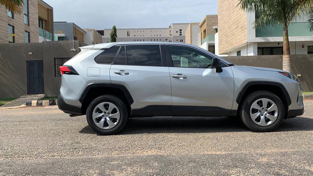 Toyota RAV4 — photo 8