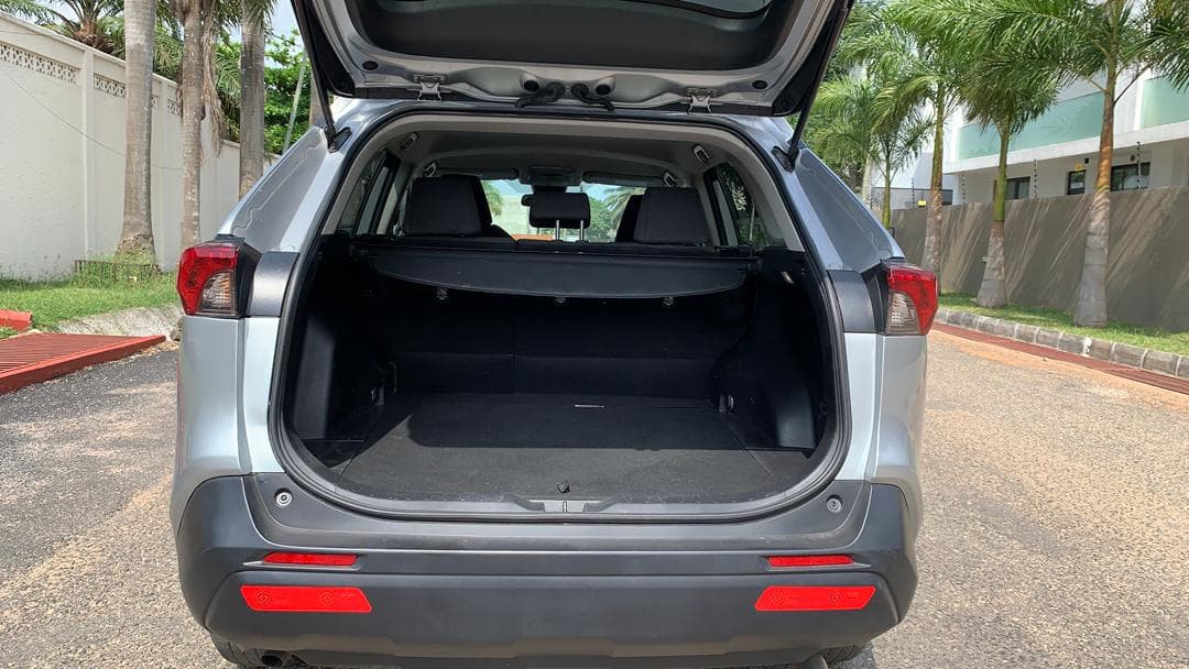 Toyota RAV4 — photo 9