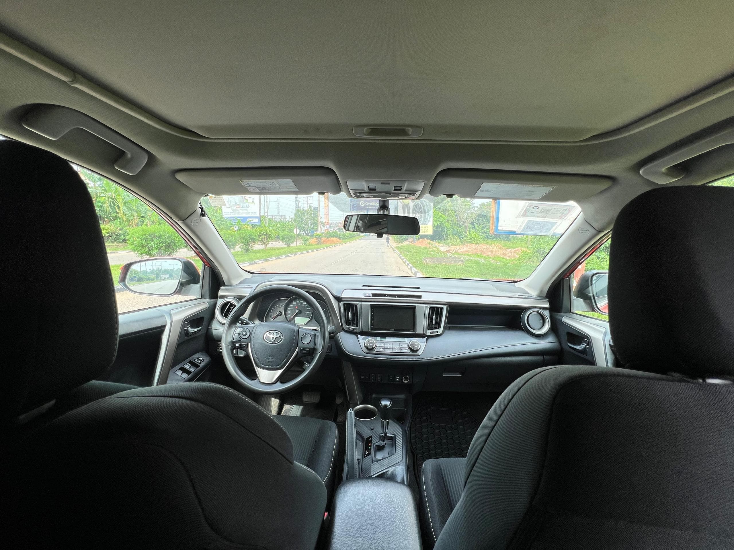 Toyota RAV4 — photo 10