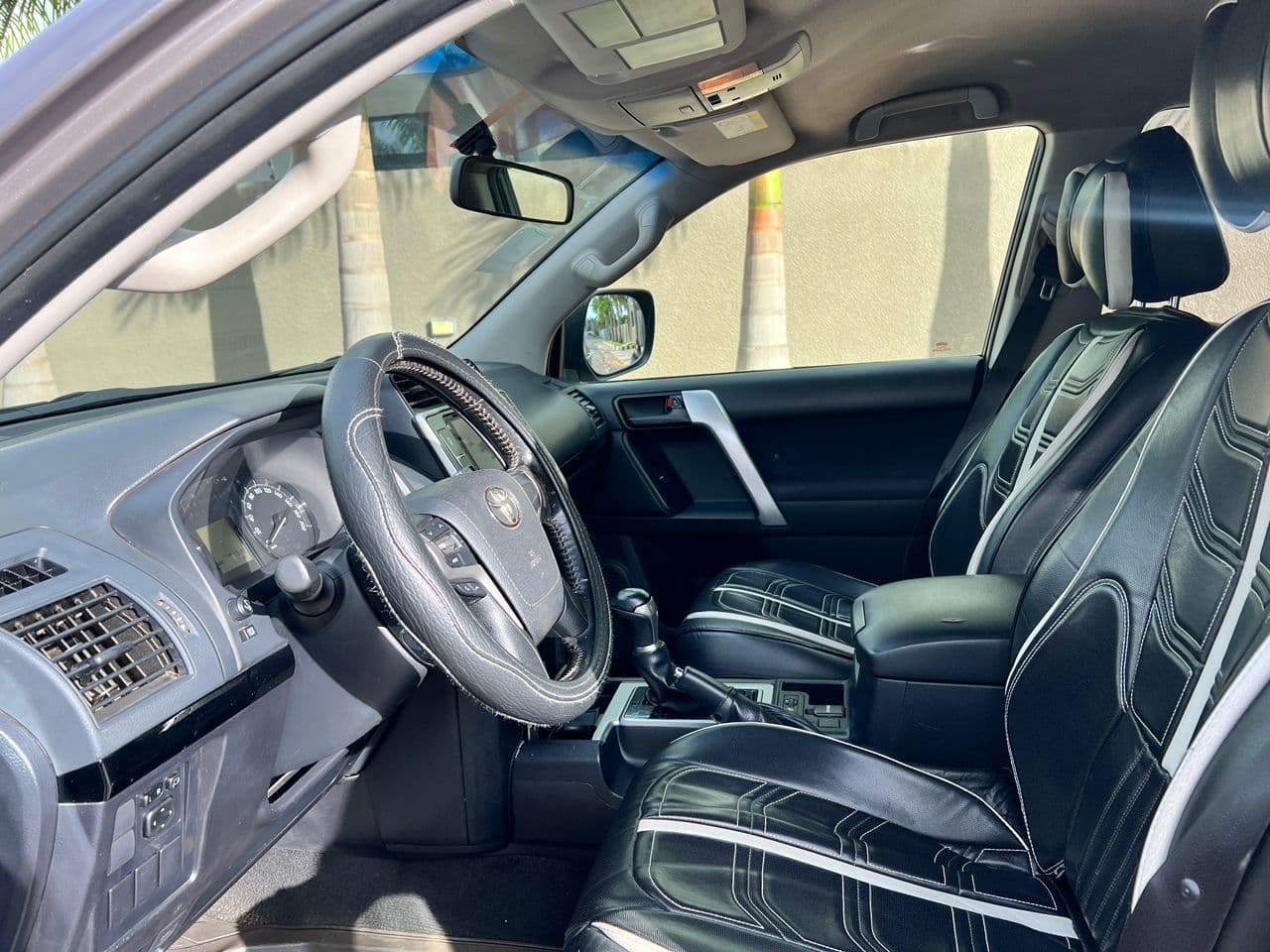 Toyota Land Cruiser Prado — photo 12