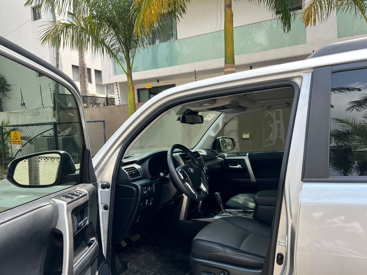 Toyota 4-Runner — photo 11