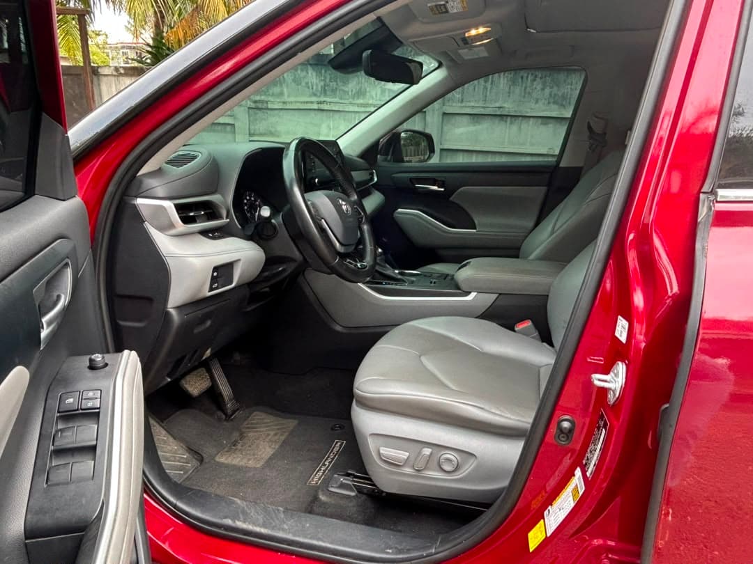 Toyota Highlander — photo 11
