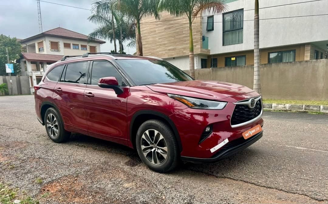 Toyota Highlander — photo 1