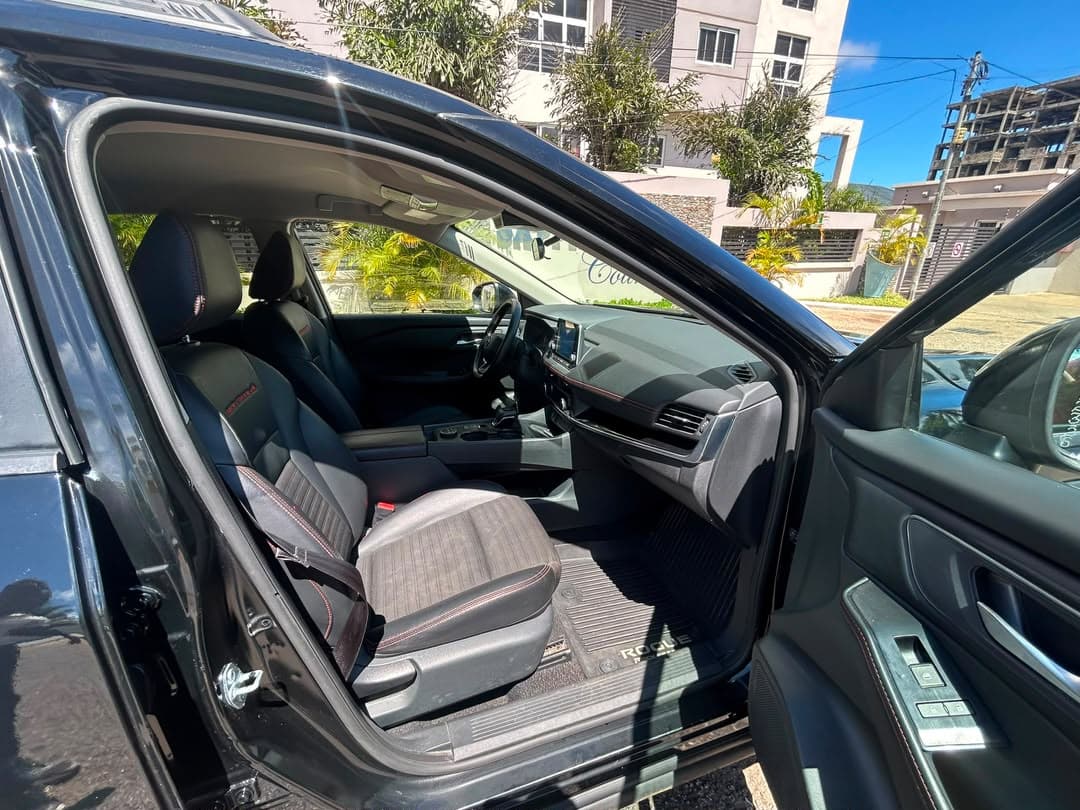Nissan Rogue — photo 11