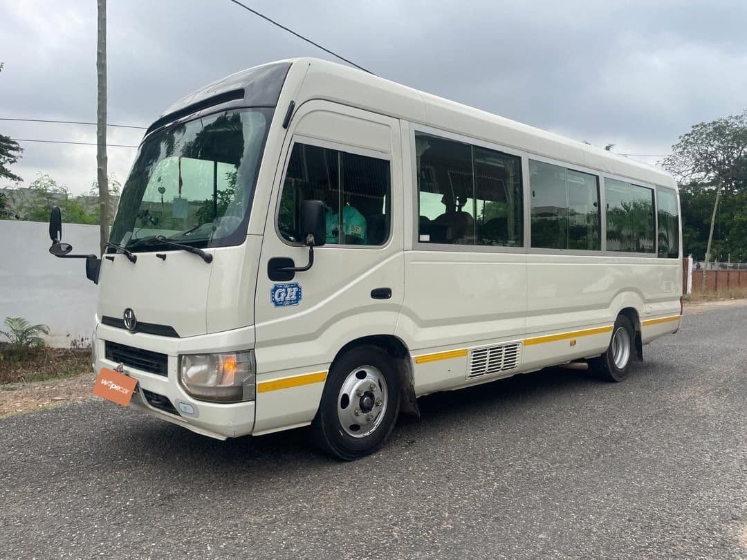 Toyota Coaster — photo 2