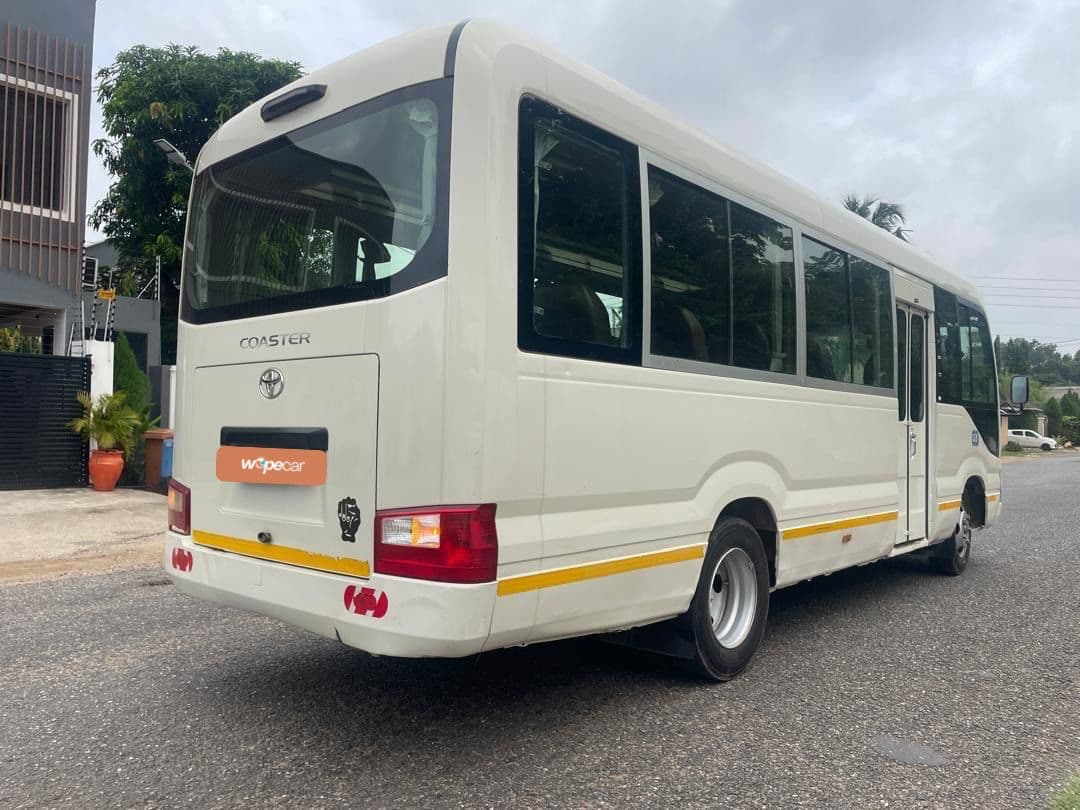 Toyota Coaster — photo 6