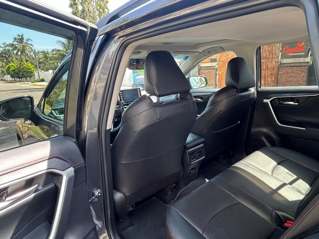 Toyota RAV4 — photo 12
