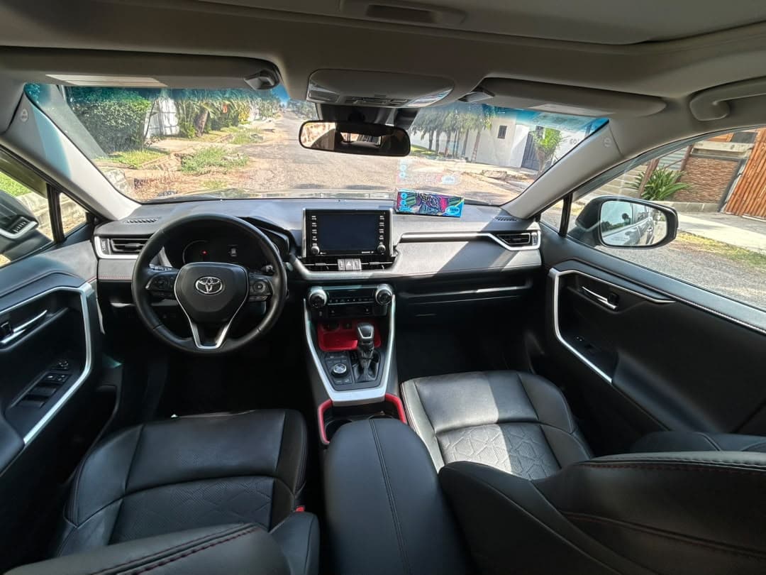 Toyota RAV4 — photo 8