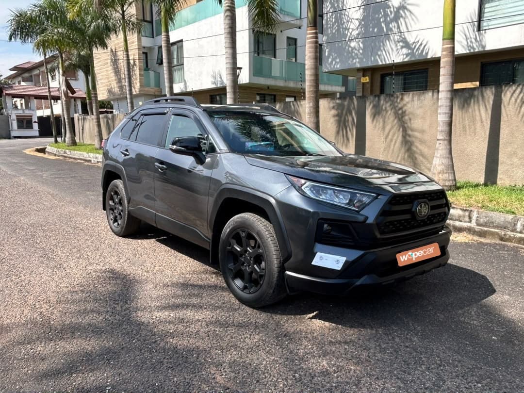 Toyota RAV4 — photo 1