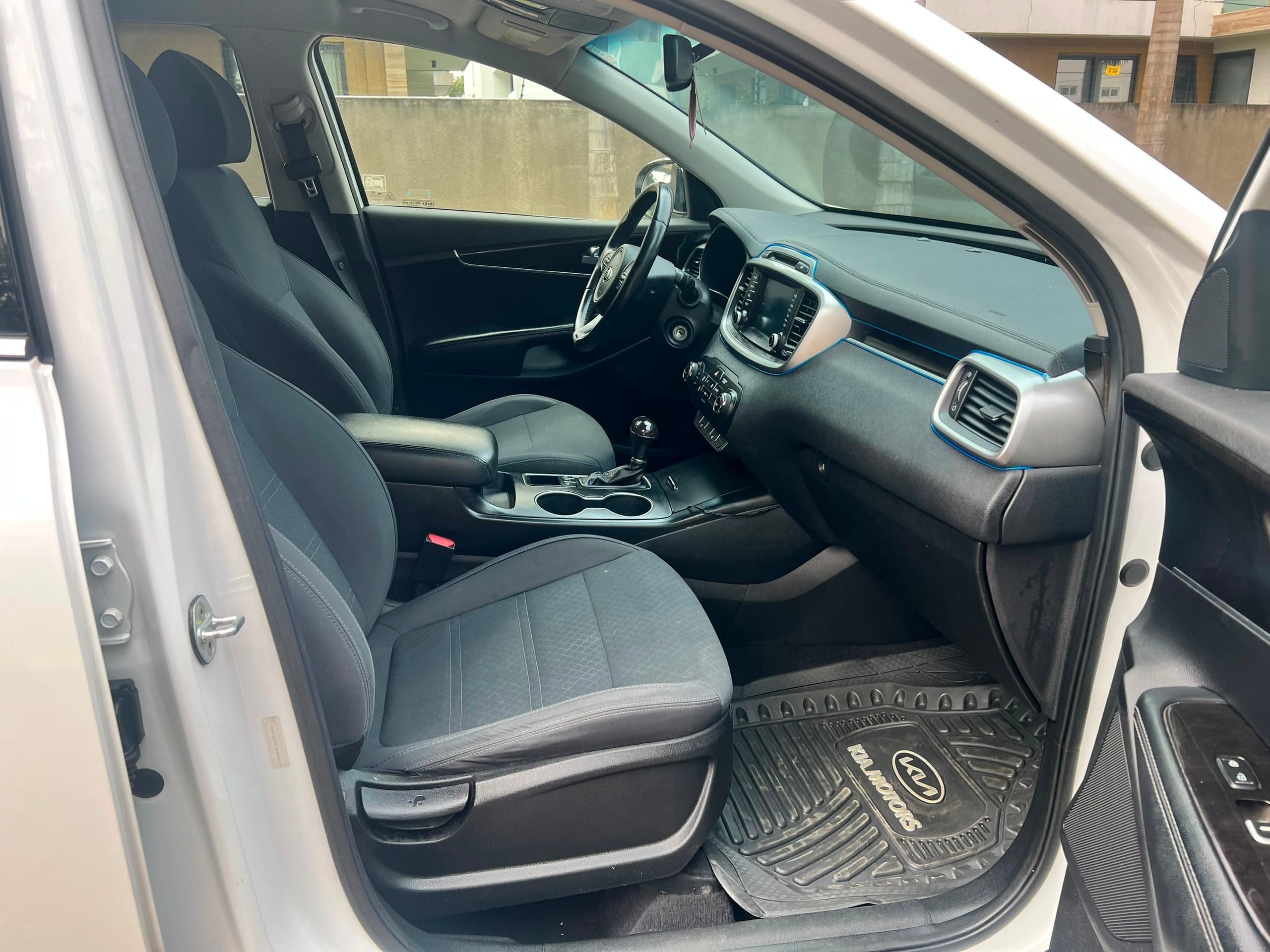 Kia Sorento — photo 13